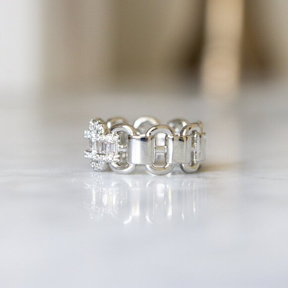 Diamond CZ Cubic Zirconia Interlocking Chain Link Ring, Dainty Ring - Picture 3 of 6